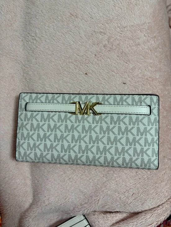 Michael Kors Beige Signature MK Continental Wallet with Gold Logo - Picture 4 of 7